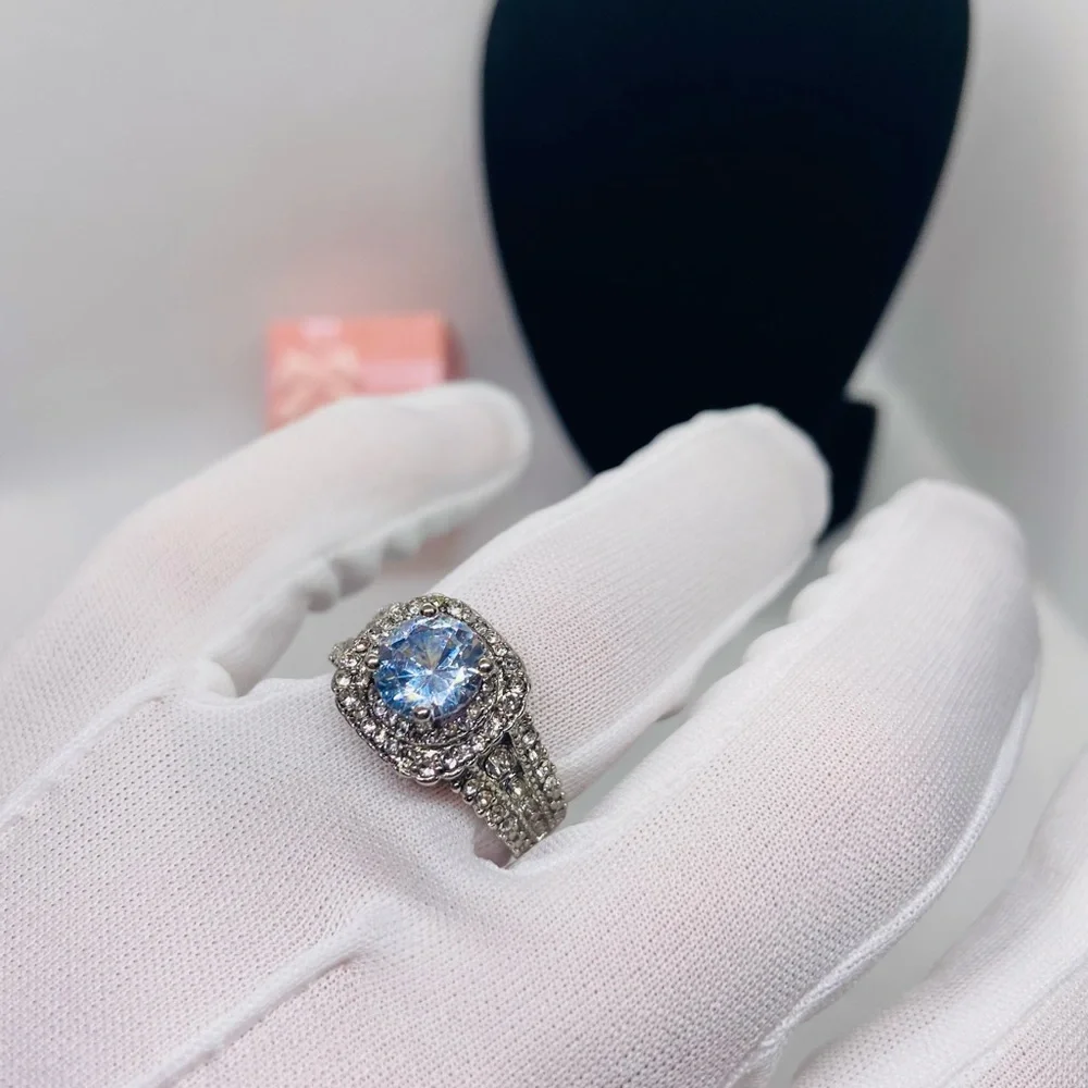 Luxury Silver Square Diamond Cubic Zircon Ring - Picture 12 of 14
